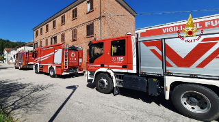 Incendio in un appartamento a Tavullia, evacuate tre persone